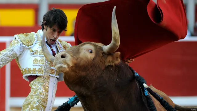 स्पेन में बुल फाइटिंग