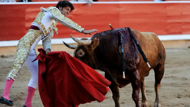स्पेन में बुल फाइटिंग