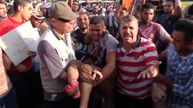 被打伤的示威者