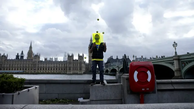 蘇東全球個人攝影展