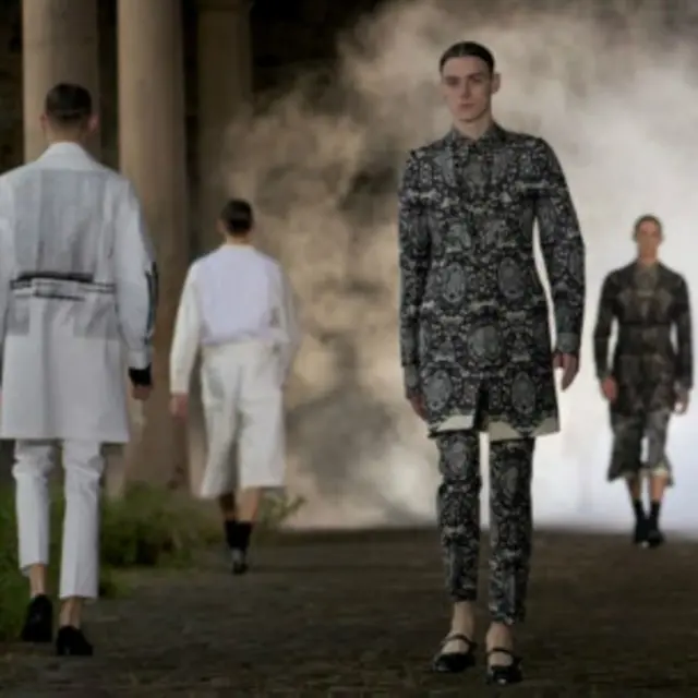 6月麦昆发布2014男装纯棉骷髅头蕾丝是主打