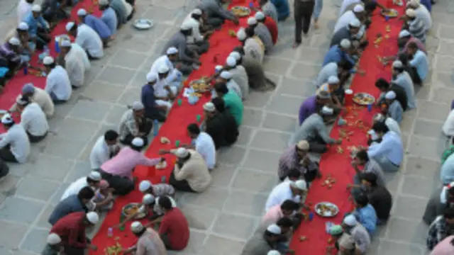 كان المجلس الفرنسي للديانة الإسلامية قرر في مايو/ايار أن رمضان يبدأ الاربعاء