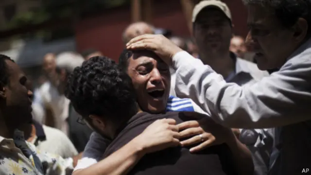 Demonstrasi berdarah di Kairo