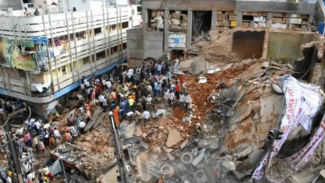 Hotel yang ambruk di India