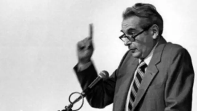 कैलने ने दुसरे विश्व युद्ध के दौरान सेना की खुफिया इकाई में काम किया था.