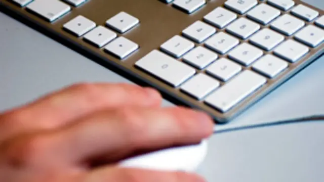 يتهم كل طرف الطرف الآخر بالتجسس