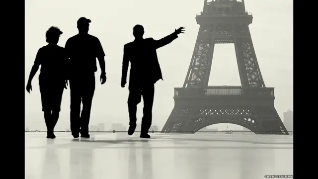 पेरिस, क्रेग ईस्टन 