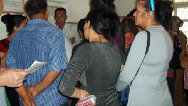 Pasport berish jarayonining samarasizligi va yozning issiq kunlarida soatlab navbatda turish ko‘p fuqarolarni qiynamoqda