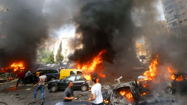 صور لانفجار بئر العبد في ضاحية بيروت الجنوبية (الصور لرويترز وأ.ب.)