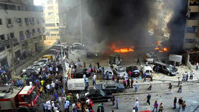 صور لانفجار بئر العبد في ضاحية بيروت الجنوبية (الصور لرويترز وأ.ب.)