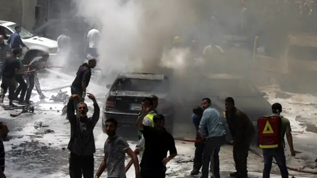 صور لانفجار بئر العبد في ضاحية بيروت الجنوبية (الصور لرويترز وأ.ب.)