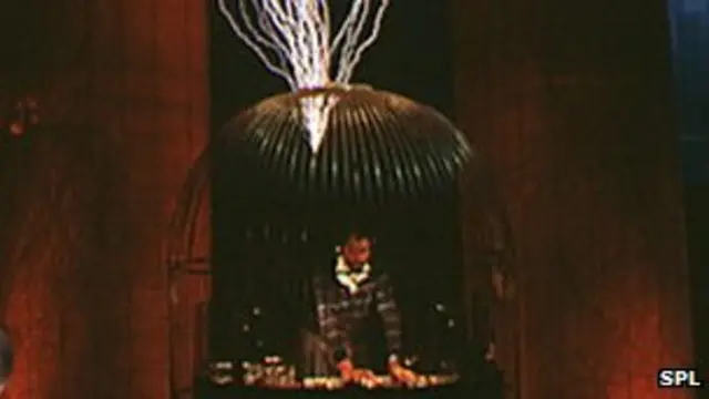 Клітка Фарадея утримує електрику всередині