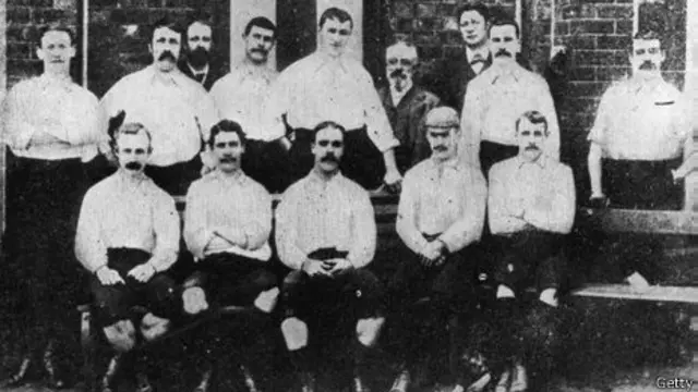 1889-90 में इंग्लिश फ़ुटबॉल लीग फर्स्ट डिविजन की चैंपियन टीम