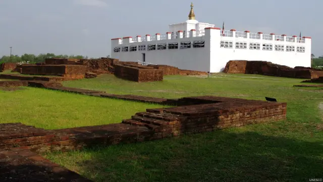 මායාදේවි පන්සල අසල තිබෙන පැරණි ආශ්රමයක නටඹුන්