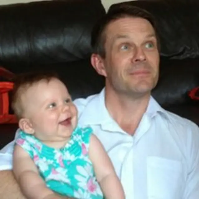 Майк Пауелл з дитиною