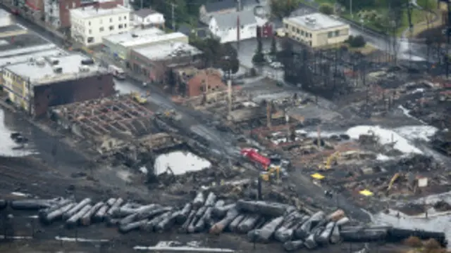 أدى الانفجار لتدمير العديد من المنازل