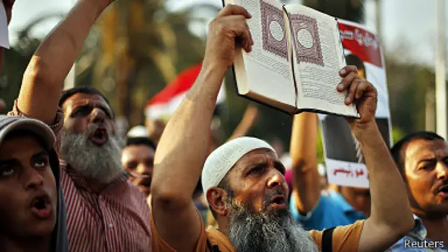 Manifestantes en favor de Morsi en Egipto