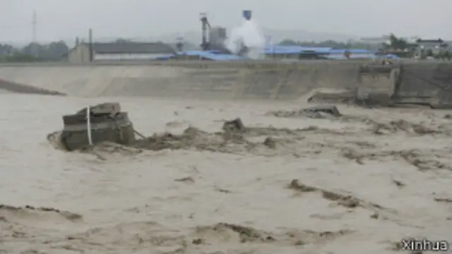 گزشتہ روز منگل کو سیشوان کے جیانگ یو میں ایک پل کے ٹوٹ جانے سے کم از کم 12 افراد ہلاک ہو گئے