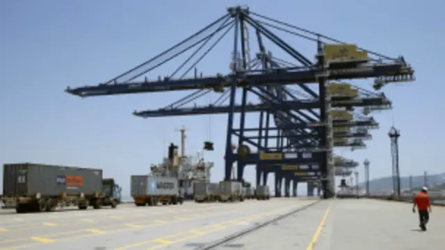 Xuất khẩu của TQ bị chững lại khi phương Tây gặp khủng hoảng.