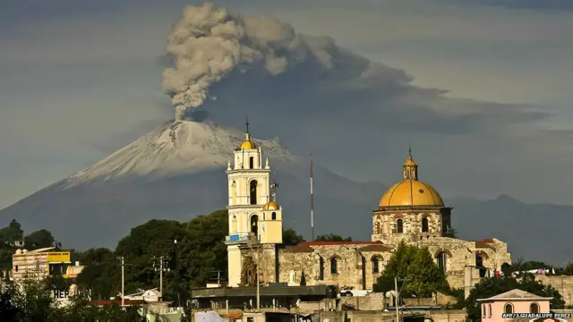मैक्सिको का पोपोकाटेपेटल ज्वालामुखी