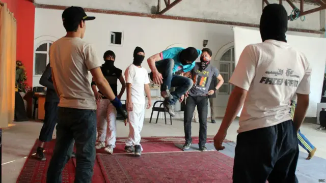 موسیقی و هنرهای مُد نو در افغانستان در چند سال اخیر به سرعت رو به پیشرفت نهاده است.