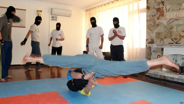 تعداد هنرمندان تکنو در افغانستان، انگشت شمار است، موسیقی خشن و خیابانی در افغانستان بازاری ندارد.