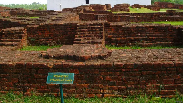 පැරණි ආශ්රමයේ නටබුන්