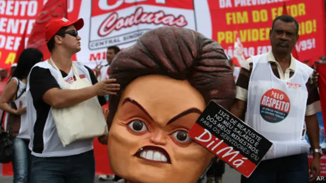 Sindicalistas protestam contra governo / AP