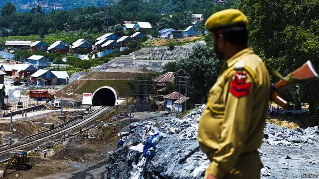 कश्मीर, रेल