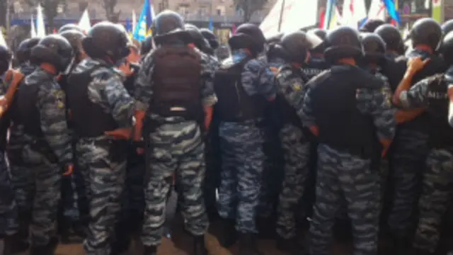 Беркут не пускав у приміщення Київради ні депутатів, ні журналістів 