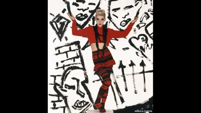 Bodymap, A/W 1984, Cat in the hat takes a rumble with a techno fish. Modelo: Scarlett Cannon Foto: Monica Curtin