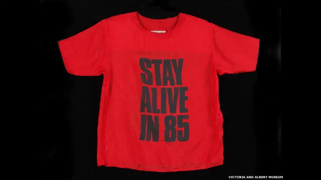 Camiseta de seda, criada por Katherine Hamnett, 1984. Foto: V&A London