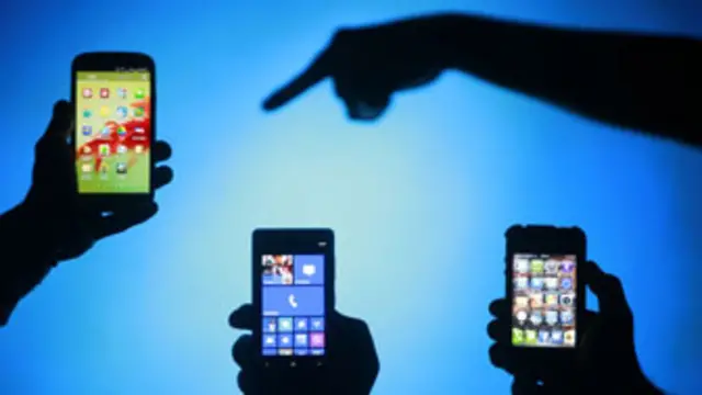 पाकिस्तानी नागरिक समाज सरकारी क़दम के ख़िलाफ़ है.