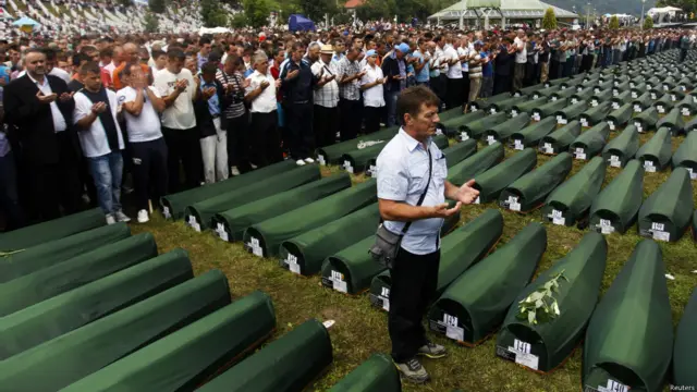 Öldürülen 8 bin 372 kişiden 3 bininin cesedine hâlâ ulaşılamadı.