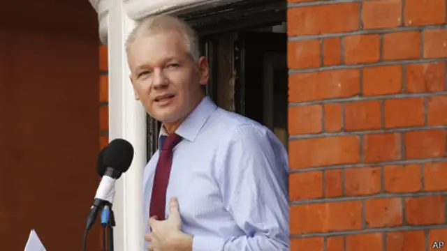 Джулиан Ассанж