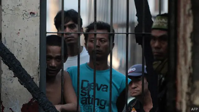 Sampai Jumat pagi, para napi masih menguasai bangunan penjara di Medan, Sumut. 