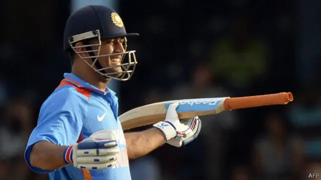 ඉන්දීය කණ්ඩායමේ නායක මහේන්ද්ර සිං දෝනි