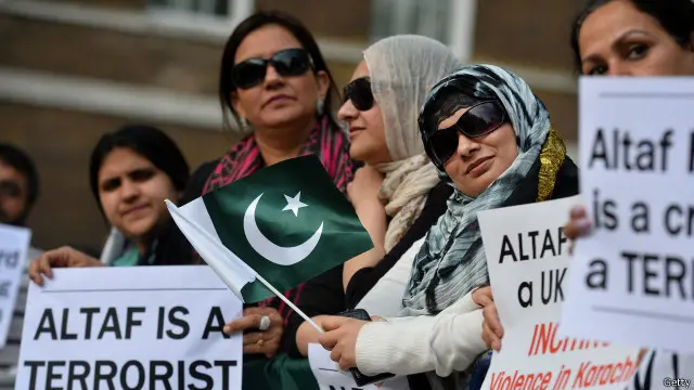 الطاف حسین کے خلاف بہت سے مظاہرے بھی ہوئے ہیں