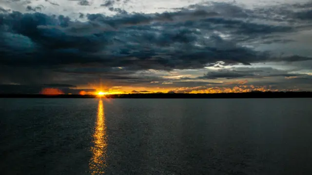 Cair do sol em Ilha Rasa, no litoral do Paraná, por Julio O. Herrmann. 