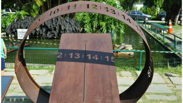 Relógio do sol no Rio de Janeiro, por Pércio Augusto Mardini Farias. 