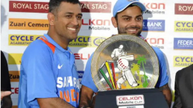 महेन्द्र सिंह धोनी के साथ विराट कोहली