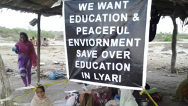 کراچی اور ٹھٹہ کے درمیان دہابیجی کے علاقے میں بھی ایسے کئی خاندان موجود ہیں جو اپنے رشتے داروں کے پاس پناہ کے لیے پہنچے ہیں