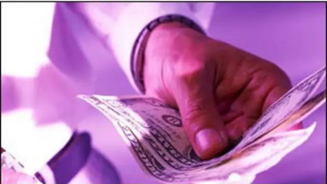 पीटीआई के मुताबिक माइक्रोमैक्स के मालिक रिश्वत देते हुए पकड़े गए हैं. 