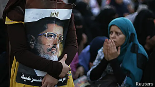 مصر کے دارالحکومت قاہرہ میں سابق صدر مرسی کے حامی اور مخالفین بڑے مظاہرے کی تیاریوں میں مصروف ہیں