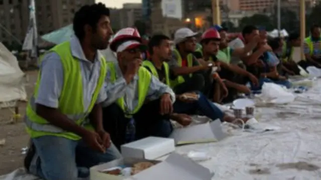 په پاکستان کې روژه داسې وخت راغله چې د بجټ ګراني یې د خلکو نه هېره کړه او ګراني پرې د مذهبي جذبې په شکل راغله.