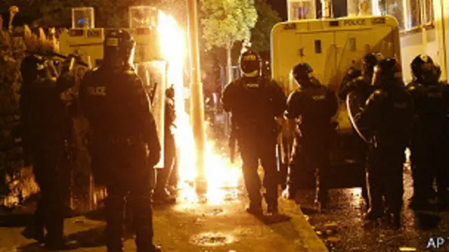 Policías en Belfast