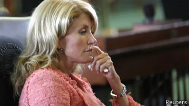 وینڈی ڈیوس نے بل کو روکنے کے لیے تقریبا گيارہ گھنٹے کی تقریر کی لیکن ناکام رہیں