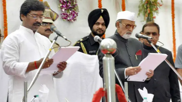 2003 में छात्र राजनीति से हेमंत सोरेन ने अपना राजनीतिक जीवन शुरू किया था