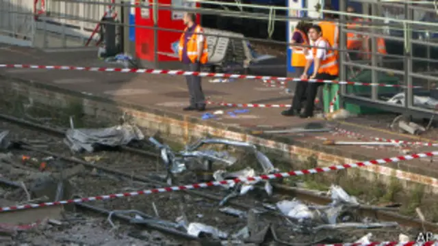 Рабочие на станции