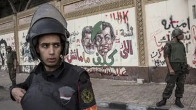 ایده برقراری دموکراسی بهکمک نیروهای مسلح همیشه مورد تردید بوده است